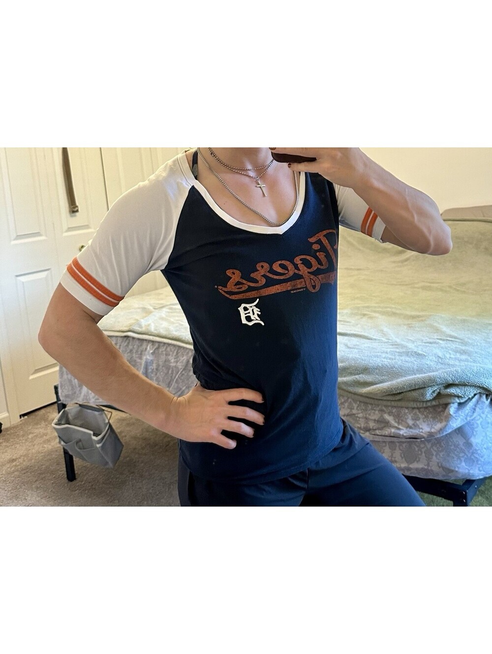 Detroit Tigers Womens Medium M V-Neck Tee MLB Baseball T-Shirt Fan Game